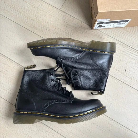 Dr Martens Virginia Leather 101 worn twice only - Picture 5 of 5